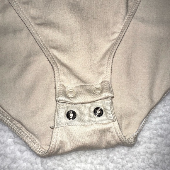 Old Navy Women’s V-Neck Bodysuit - Picture 5 of 8